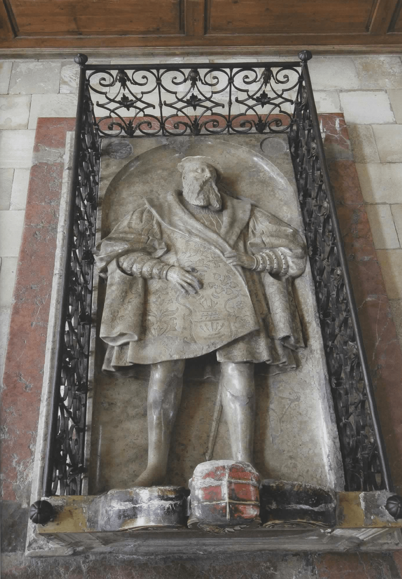 Hochgrab Herzog Ludwigs X. in der Abteikirche Seligenthal